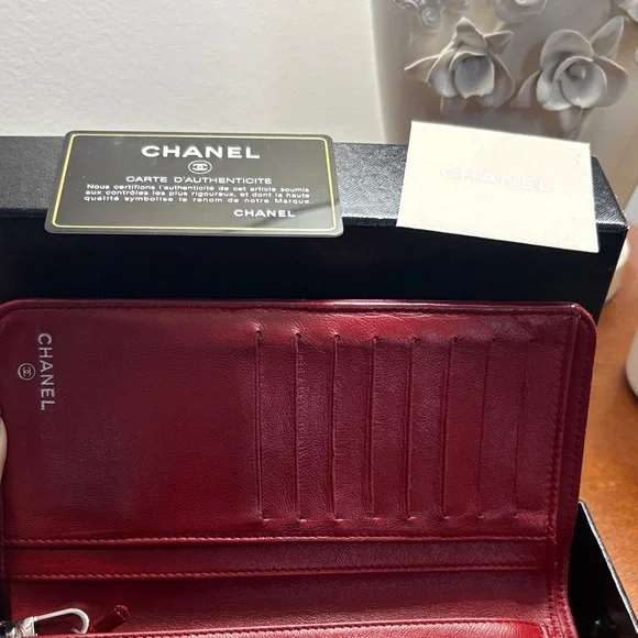 CHANEL Red Quilted Wallet - Picture 3 of 10